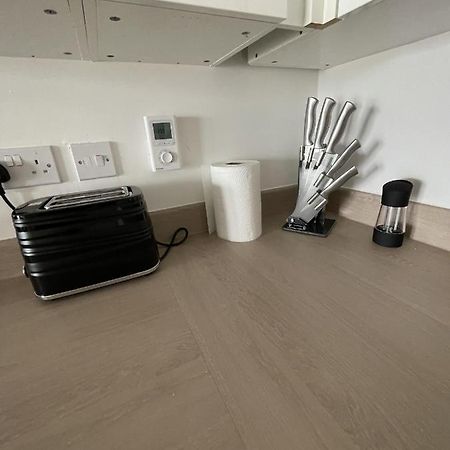 Modern 2-Bed Apartment In The Heart Of Salford Quays 외부 사진