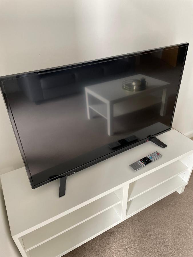 Modern 2-Bed Apartment In The Heart Of Salford Quays 외부 사진