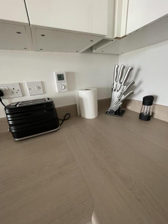 Modern 2-Bed Apartment In The Heart Of Salford Quays 외부 사진