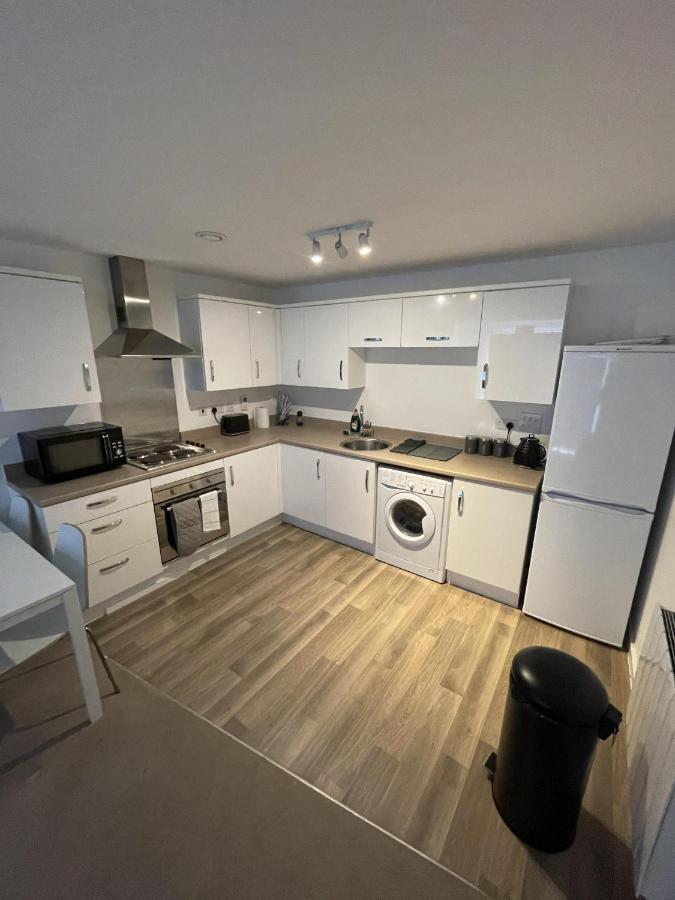 Modern 2-Bed Apartment In The Heart Of Salford Quays 외부 사진