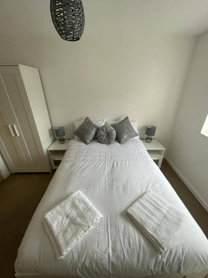 Modern 2-Bed Apartment In The Heart Of Salford Quays 외부 사진