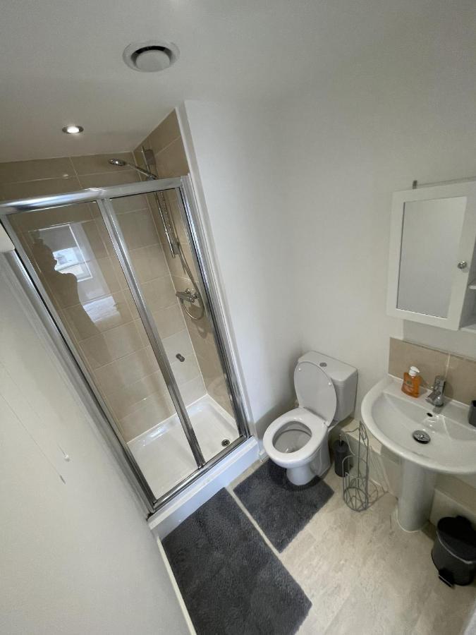 Modern 2-Bed Apartment In The Heart Of Salford Quays 외부 사진