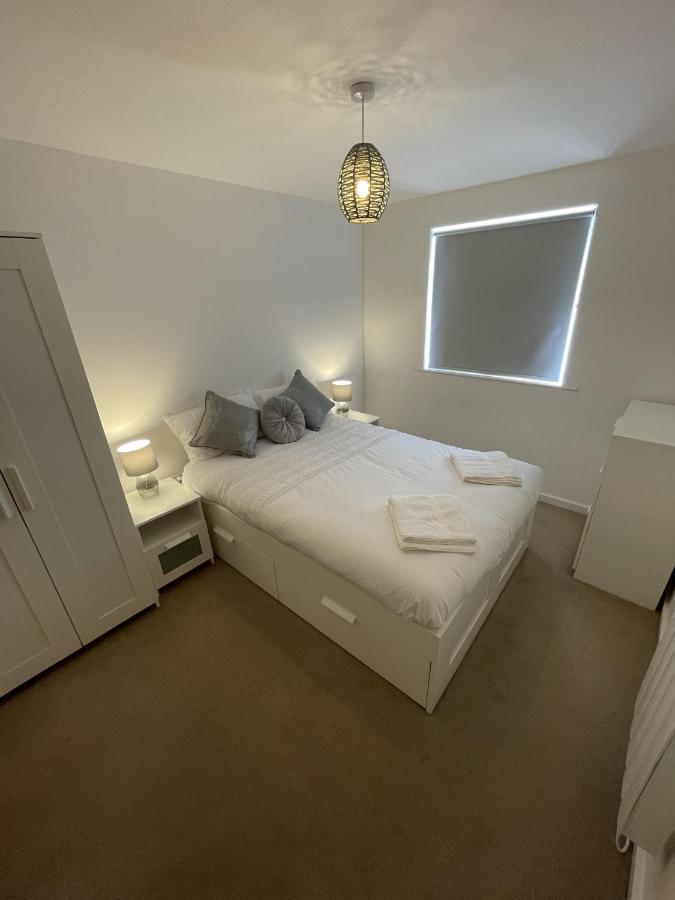 Modern 2-Bed Apartment In The Heart Of Salford Quays 외부 사진