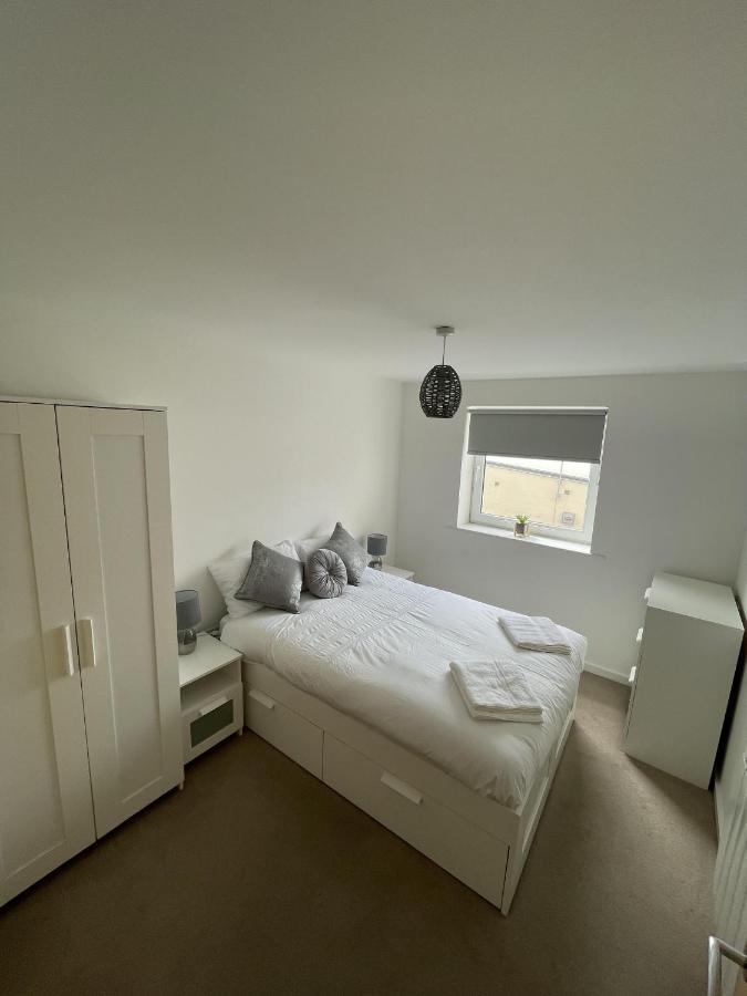 Modern 2-Bed Apartment In The Heart Of Salford Quays 외부 사진