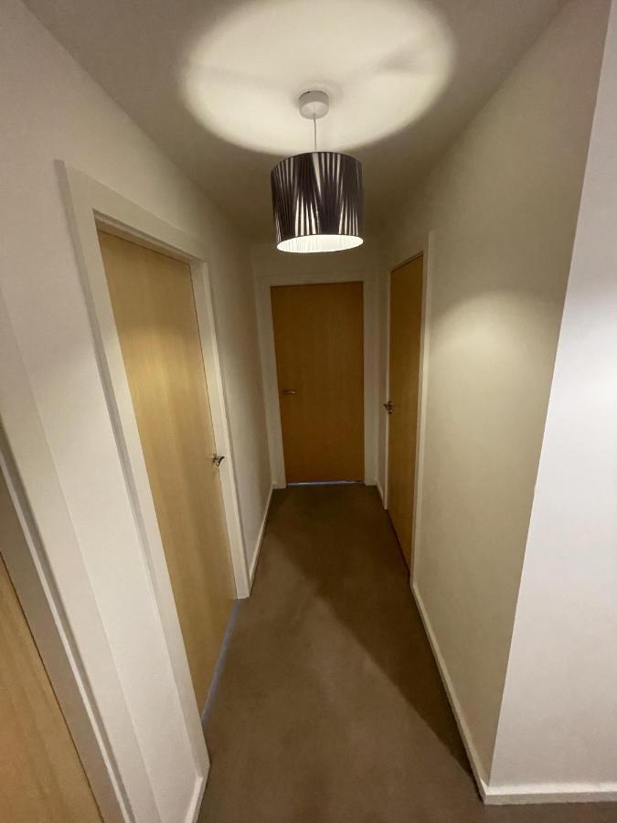 Modern 2-Bed Apartment In The Heart Of Salford Quays 외부 사진
