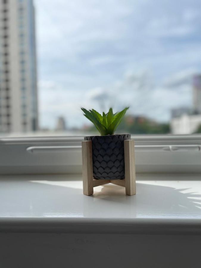 Modern 2-Bed Apartment In The Heart Of Salford Quays 외부 사진
