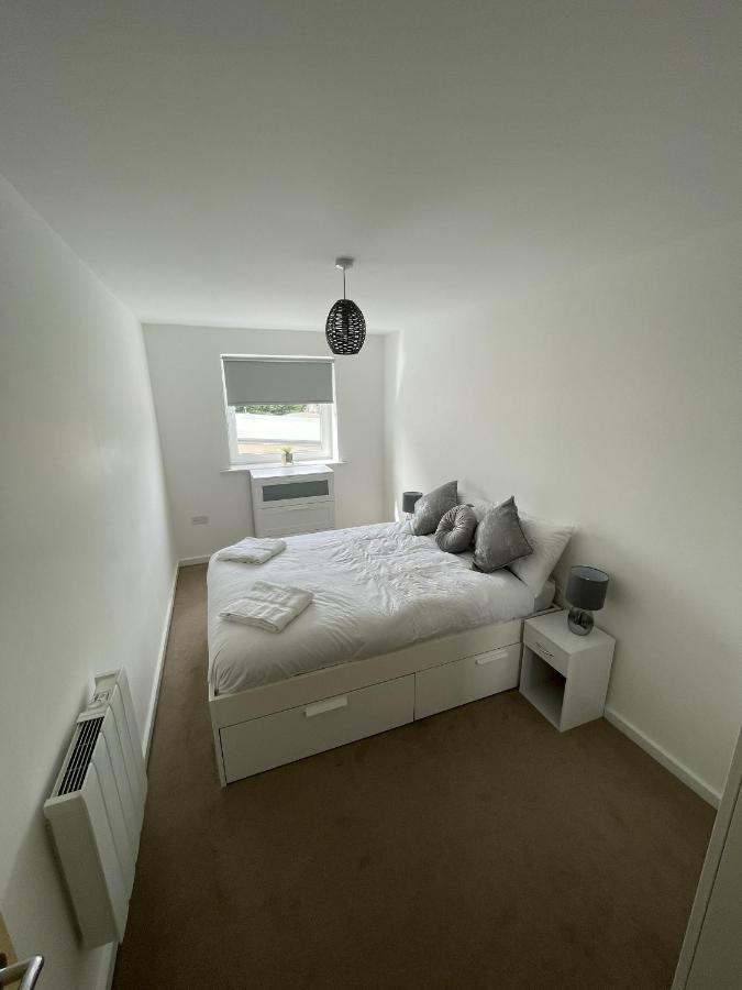 Modern 2-Bed Apartment In The Heart Of Salford Quays 외부 사진