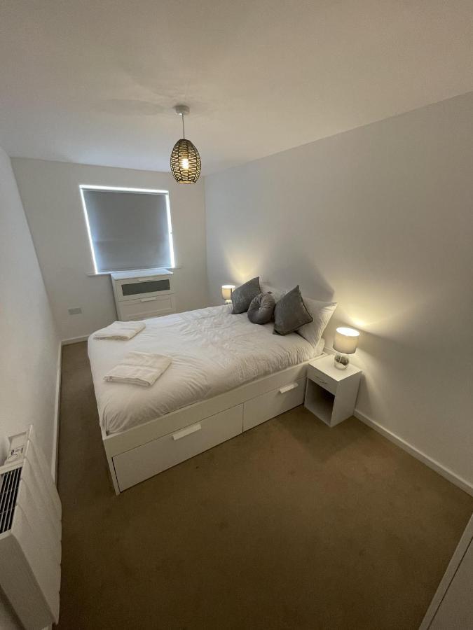 Modern 2-Bed Apartment In The Heart Of Salford Quays 외부 사진