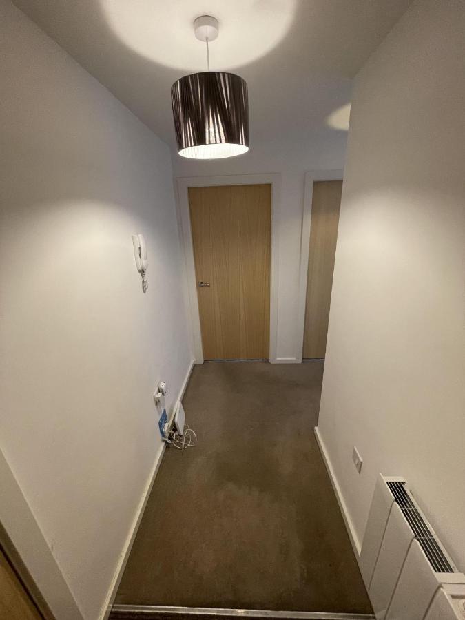 Modern 2-Bed Apartment In The Heart Of Salford Quays 외부 사진